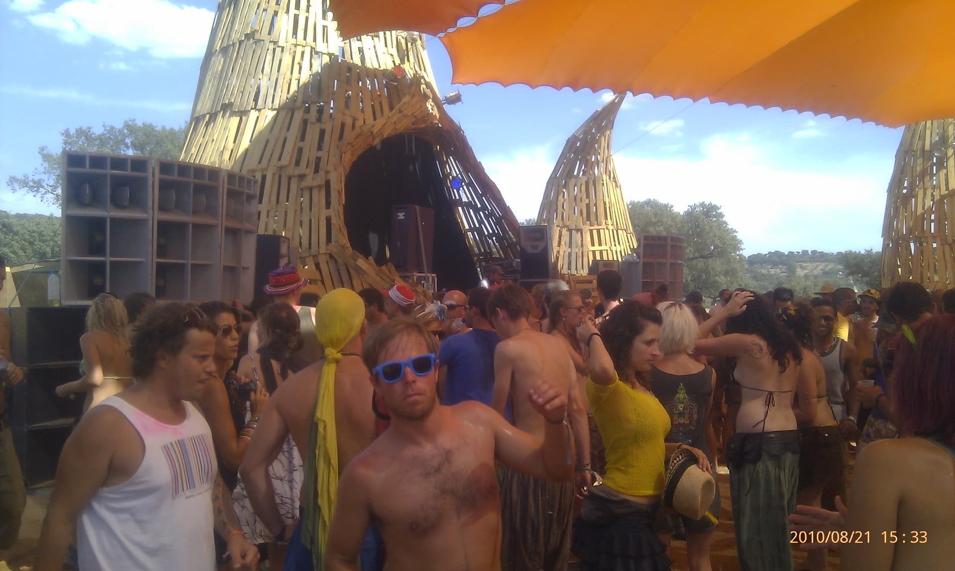 Crowd between the woven towers at midday, Boom 2010