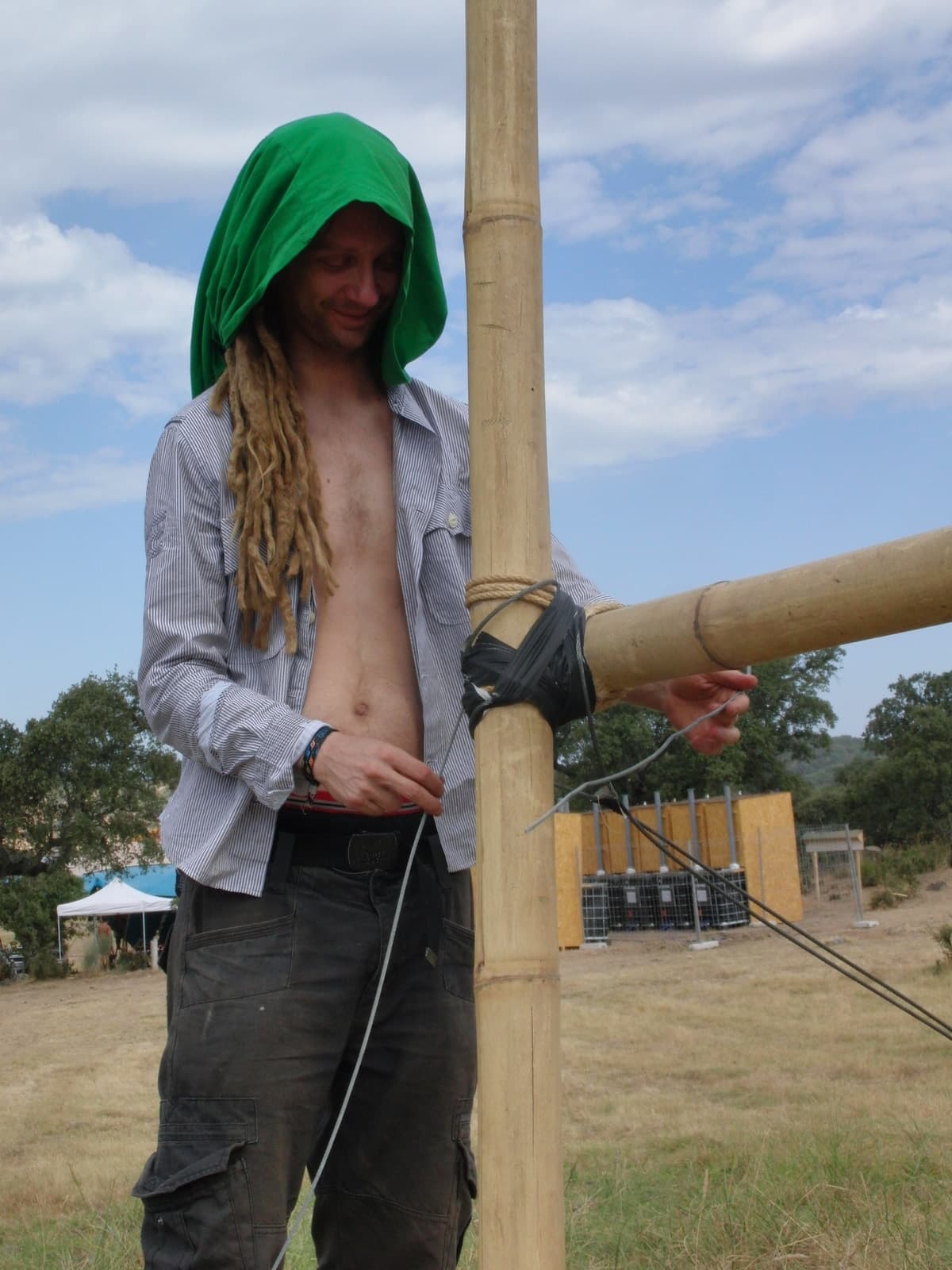 Crew member beside the bamboo uprights, Boom 2010