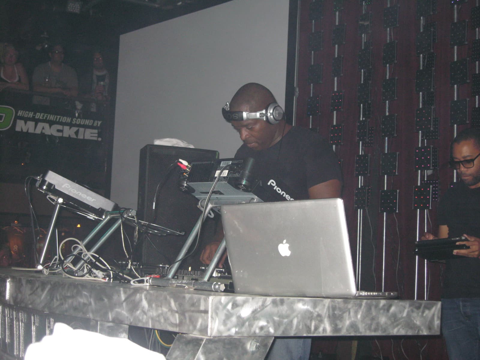 KEVIN SAUNDERSON