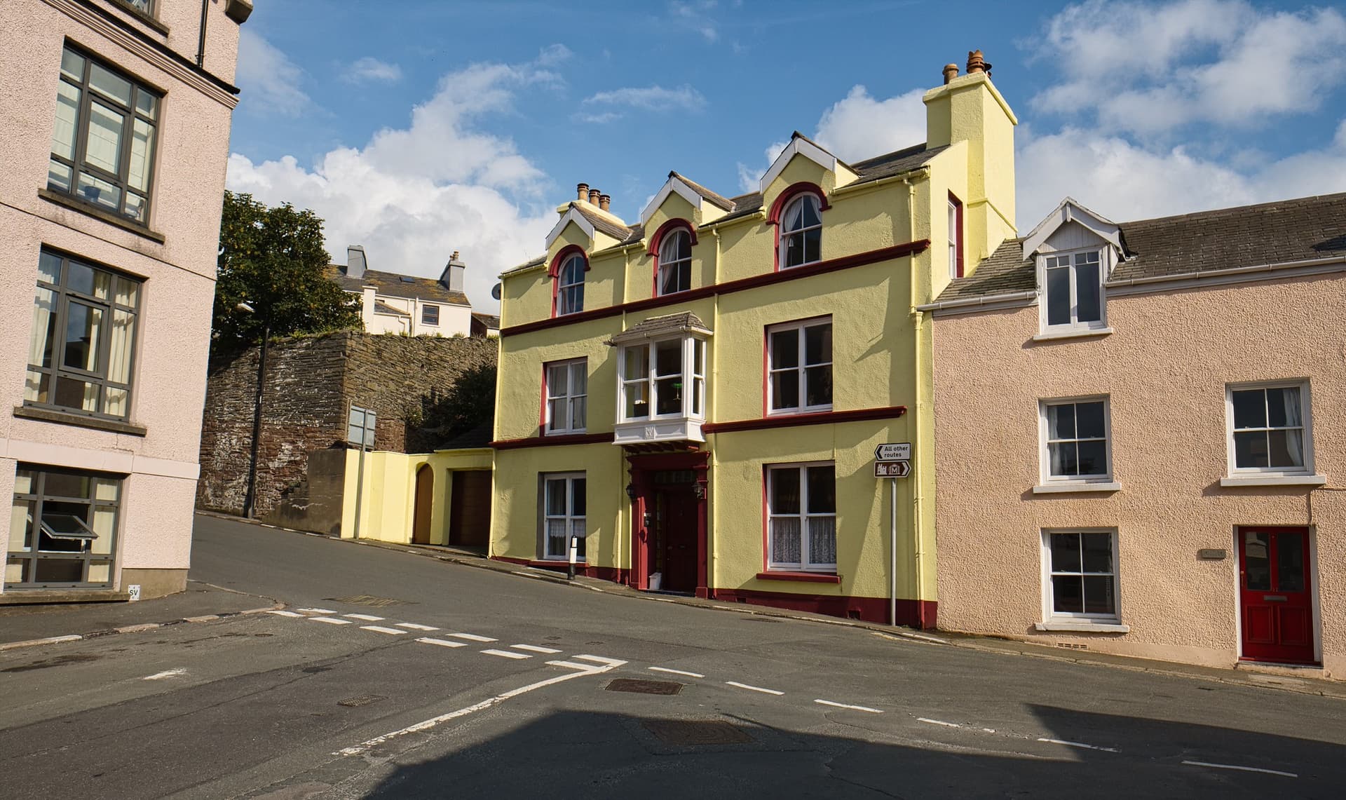 Yellow house at the junction of Station Place and Station Road