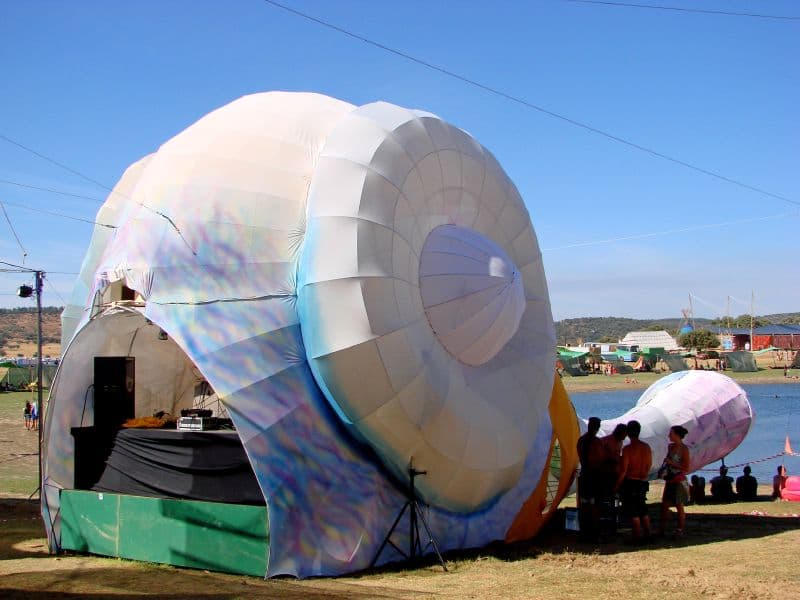 Inflatable shell-shaped stage structure