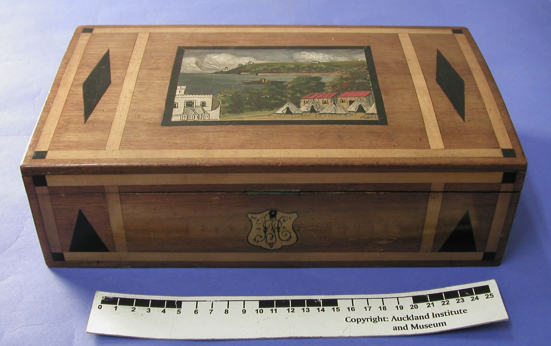 Box, souvenir (AM 2006.92.6-18)