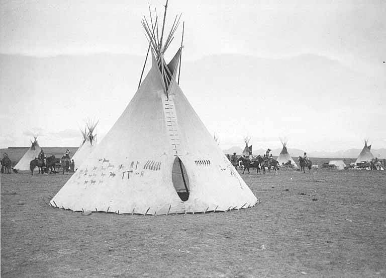 Little Plume's ghost lodge, Nez Perce encampment, Oregon, 1910 (AL+CA 2205)