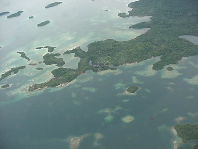 Vangunu Island NNW peninsula, Marovo Lagoon, New Georgia. Small islands