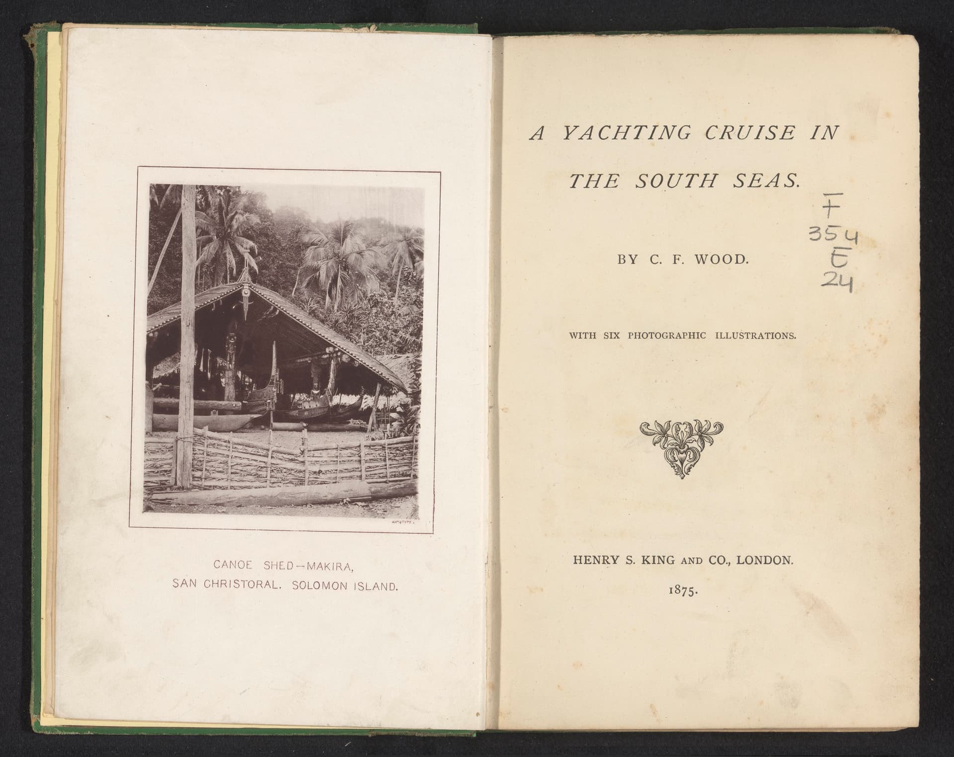 Kano's onder een afdak in Makira op San Cristobal Canoe shed - Makira, San Christobal. Solomon Island (titel op object), RP-F-2001-7-421-1