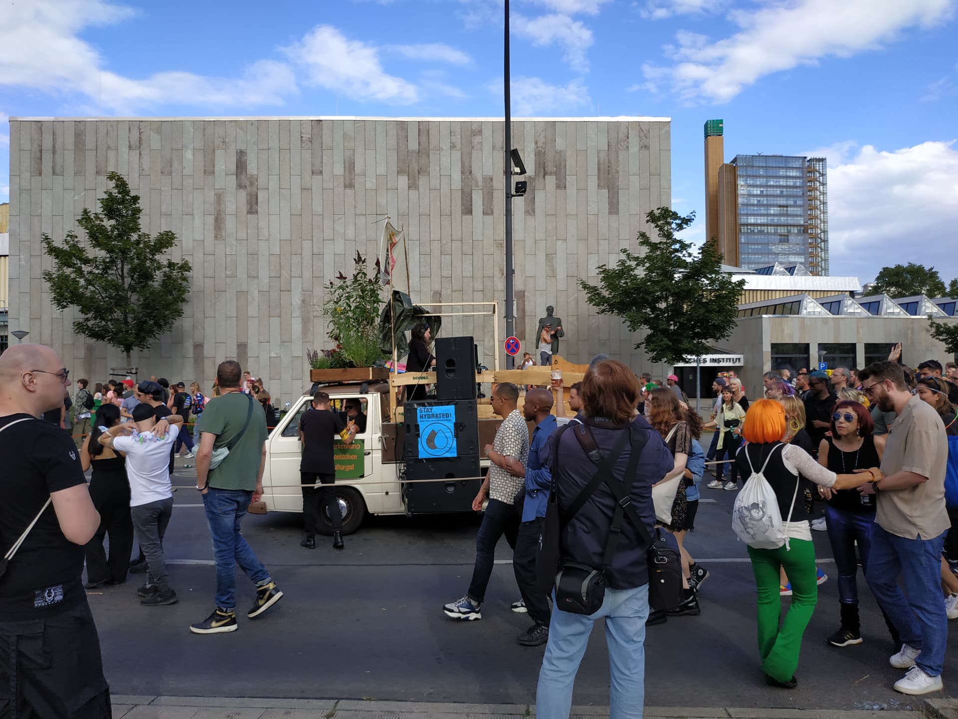 Rave the Planet an der Staatsbibliothek zu Berlin G