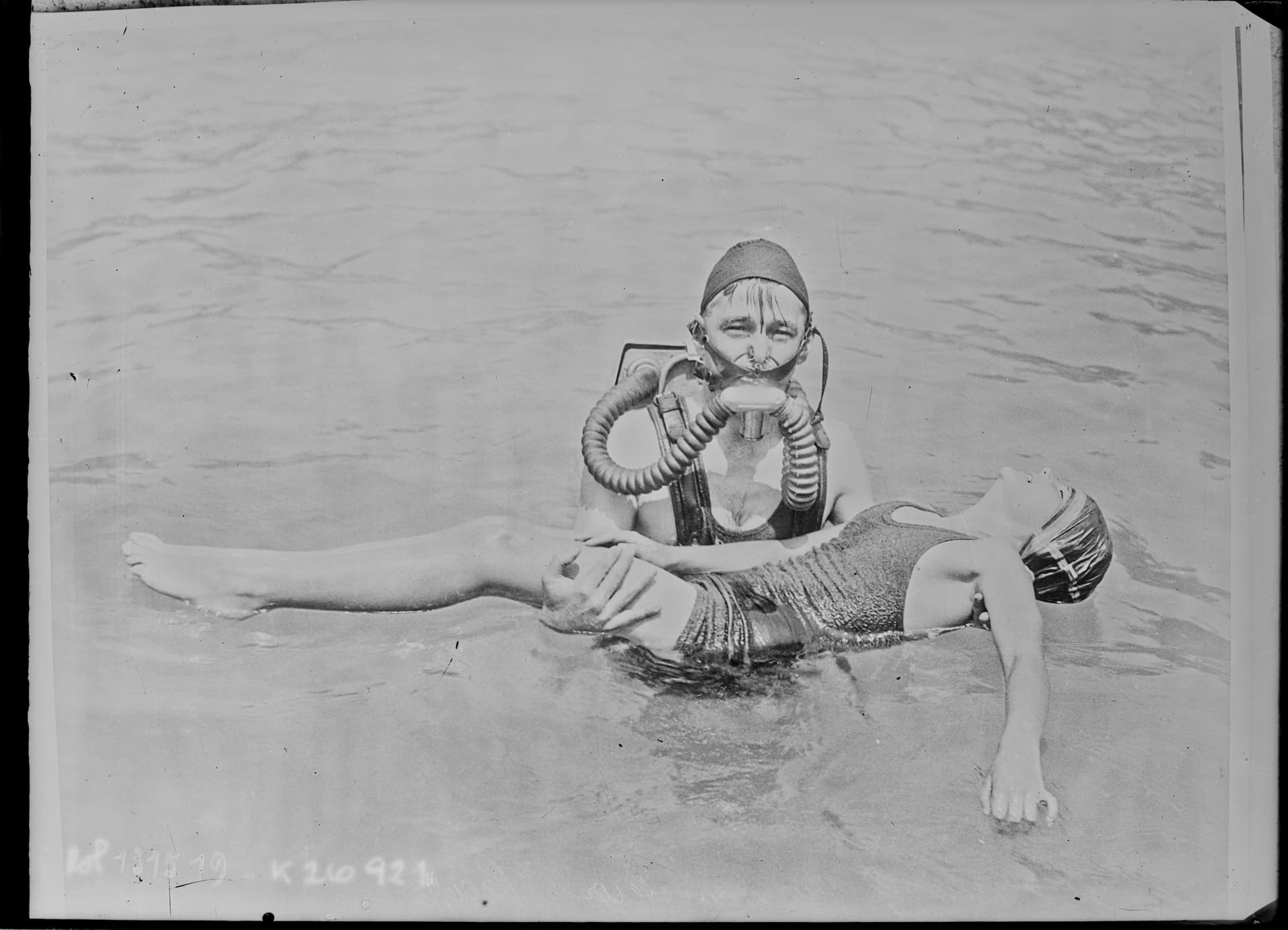 An oxygen rescue helmet, 1928