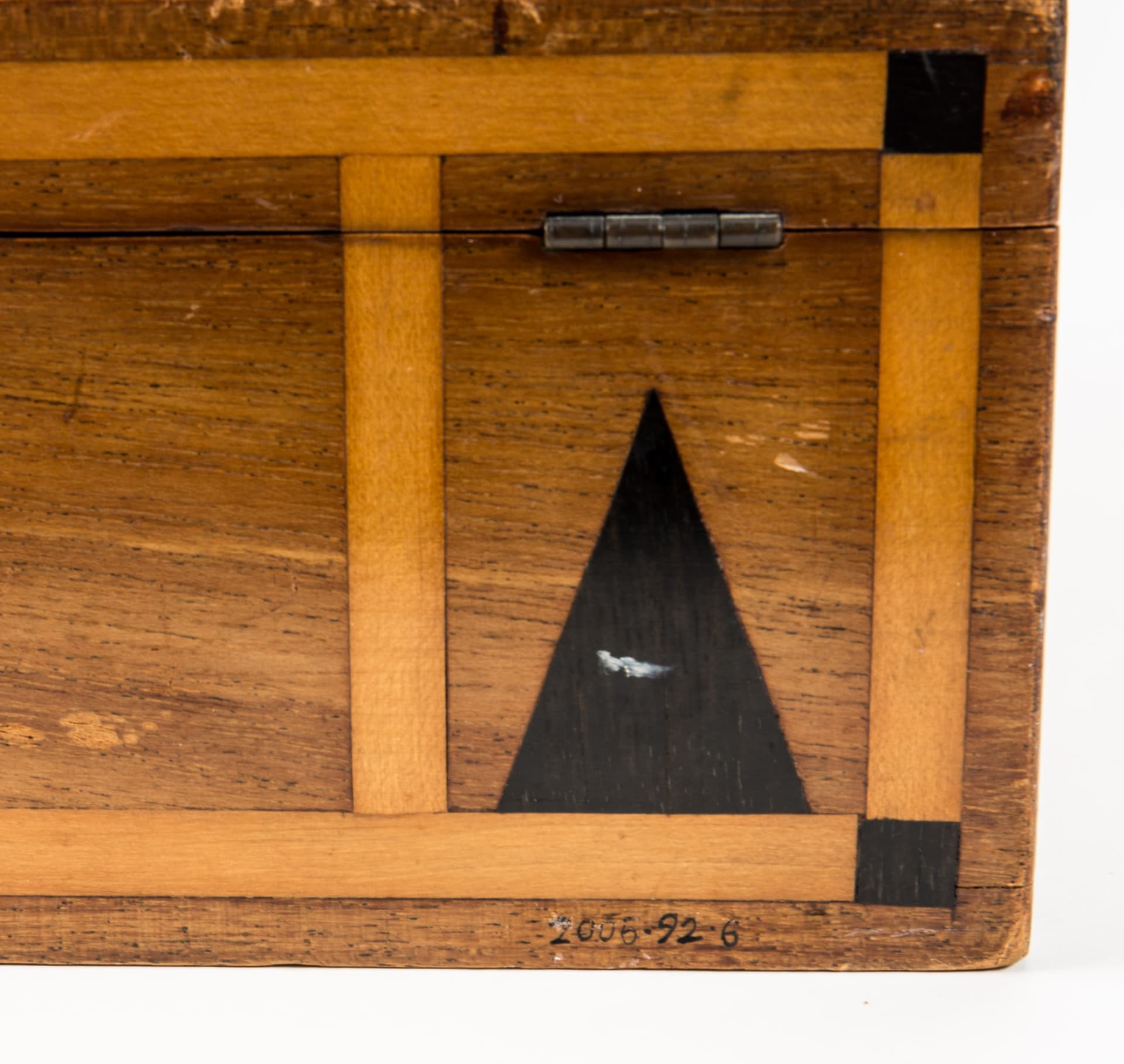 Box, souvenir (AM 2006.92.6-8)