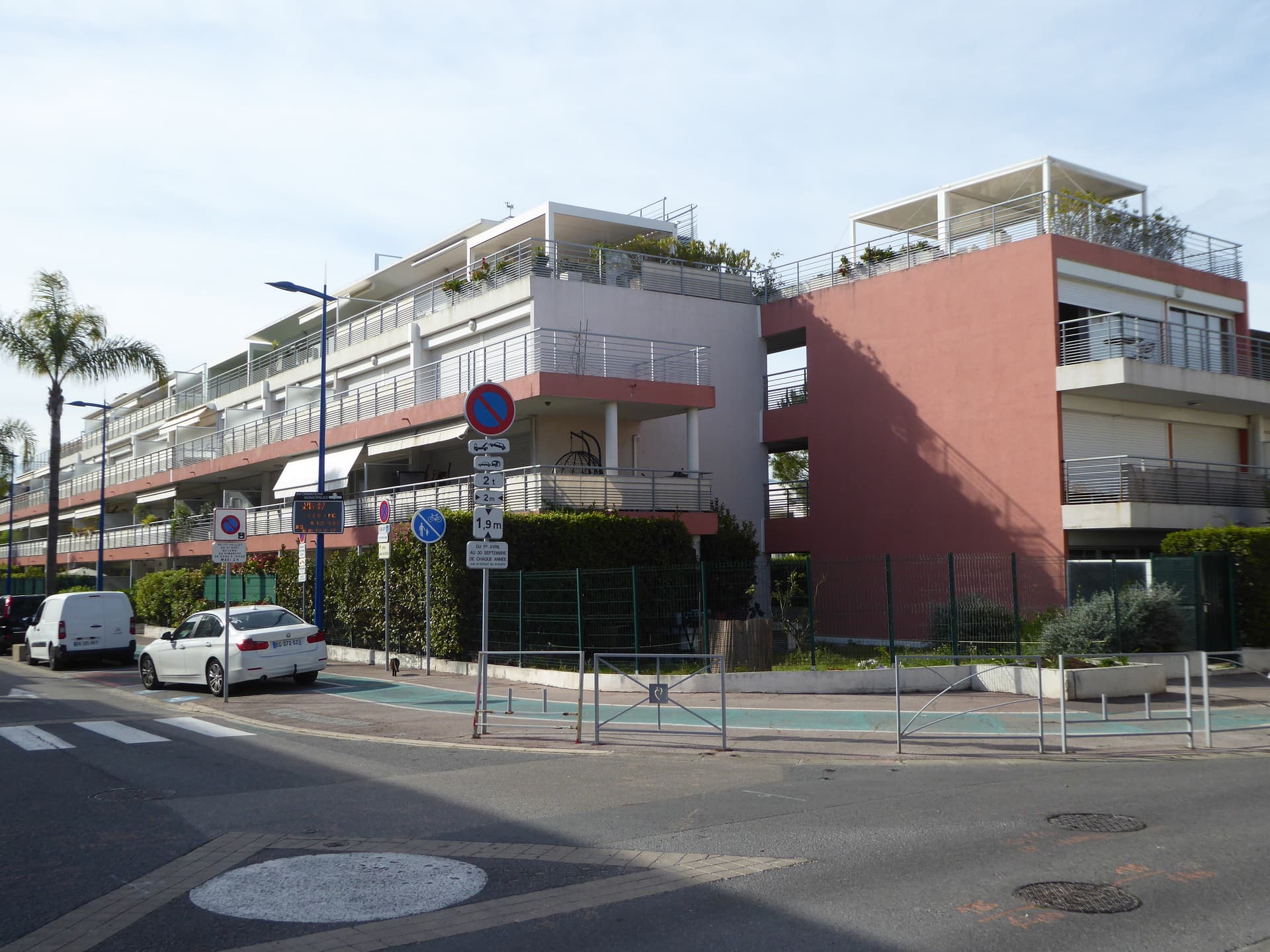 Avenue Jacques-Yves Cousteau at a marina