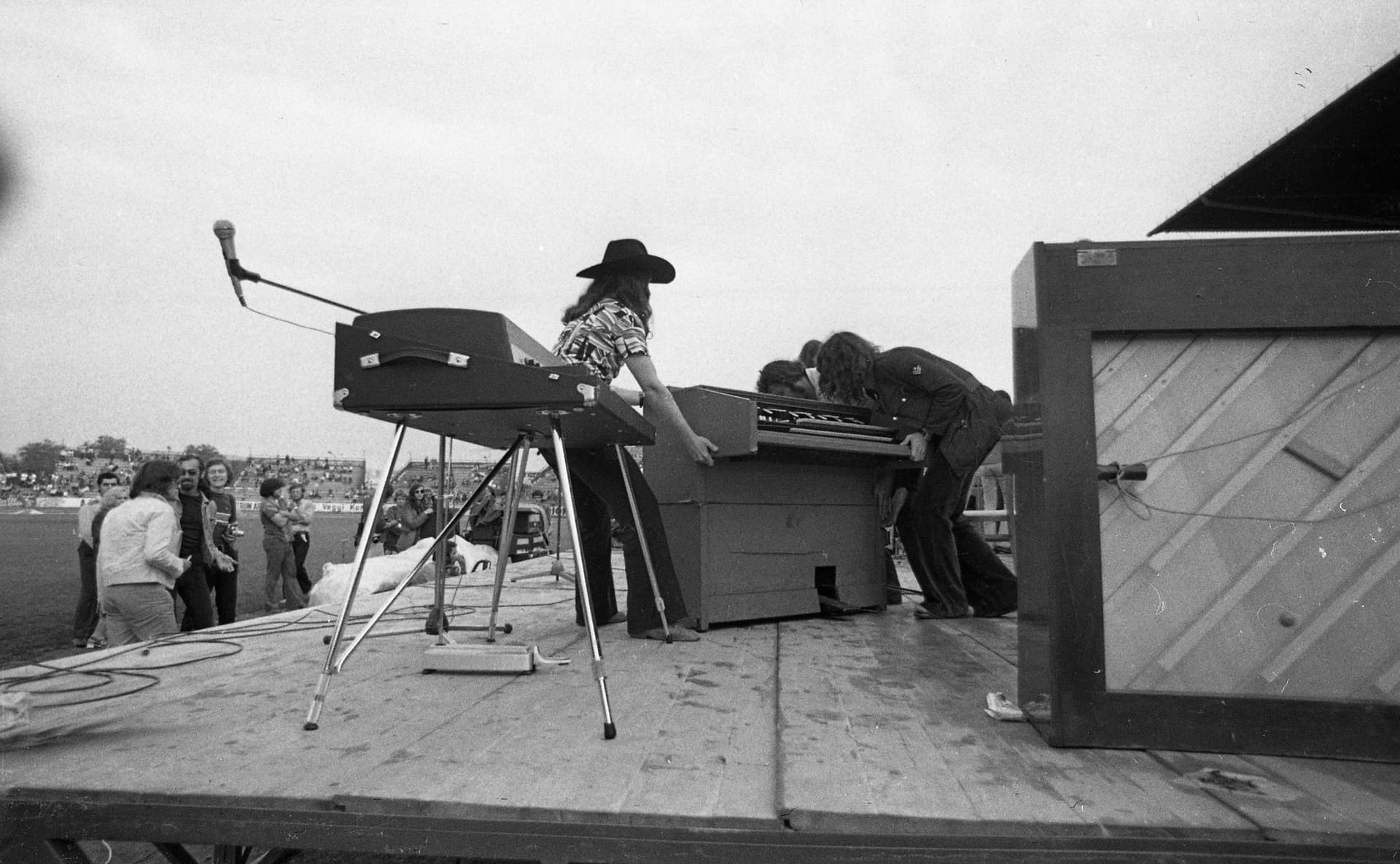 A Fender Rhodes on stage at a rock festival in Hungary, 1973
